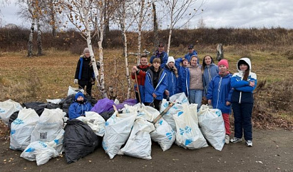Ученики Есаульской школы вместе с родителями очистили берег озера Касарги