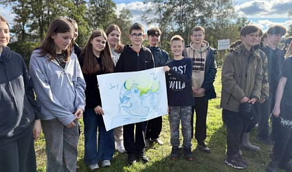 «Вода России» и День туризма: школьники очистили берег реки Утроя