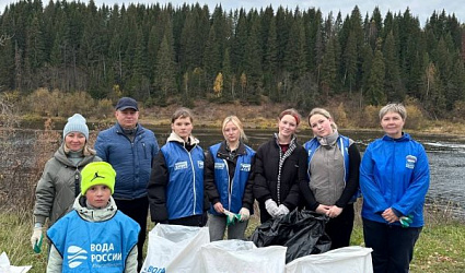 Участники акции «Вода России» очистили берега реки Яйва 