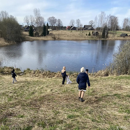 Молвотицы, Озеро в центре села Молвитицы, 17.04.2026